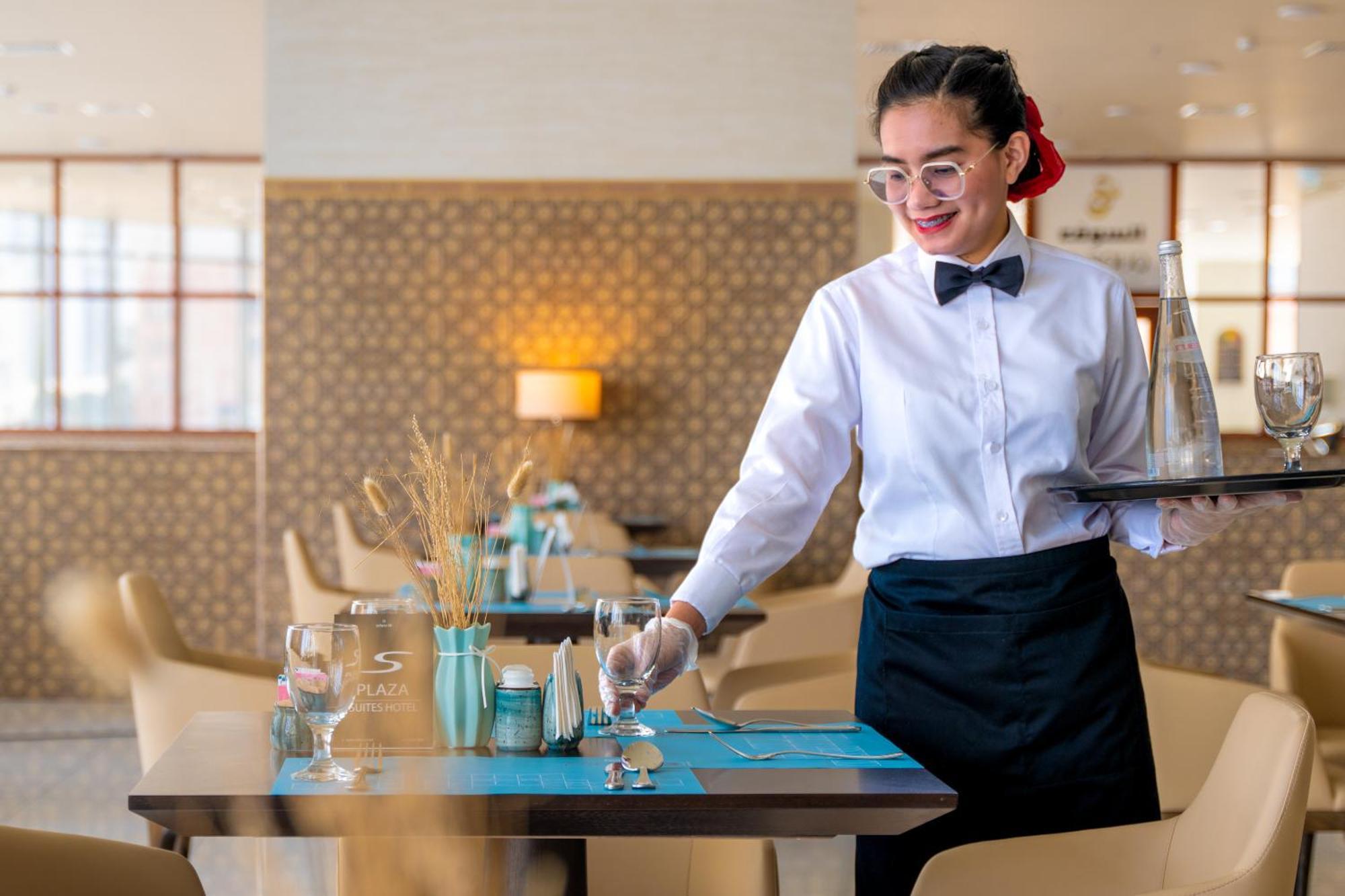 S Plaza Suites Hotel Seef Екстериор снимка